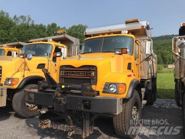 Mack CV700 제설 블레이드 및 제설기
