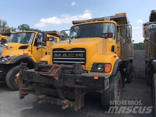 Mack CV700 제설 블레이드 및 제설기