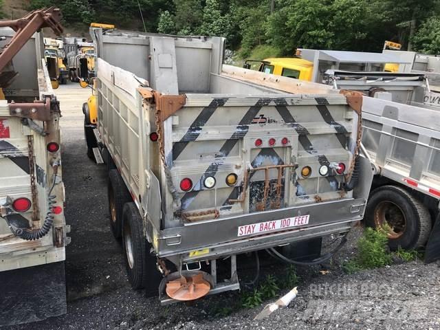 Mack CV700 제설 블레이드 및 제설기