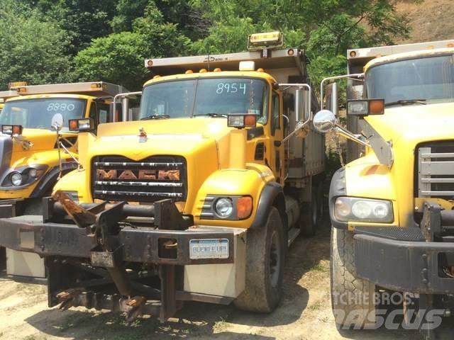 Mack CV700 제설 블레이드 및 제설기