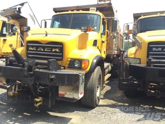 Mack CV700 제설 블레이드 및 제설기