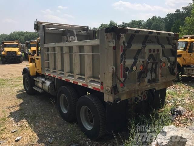 Mack CV700 제설 블레이드 및 제설기