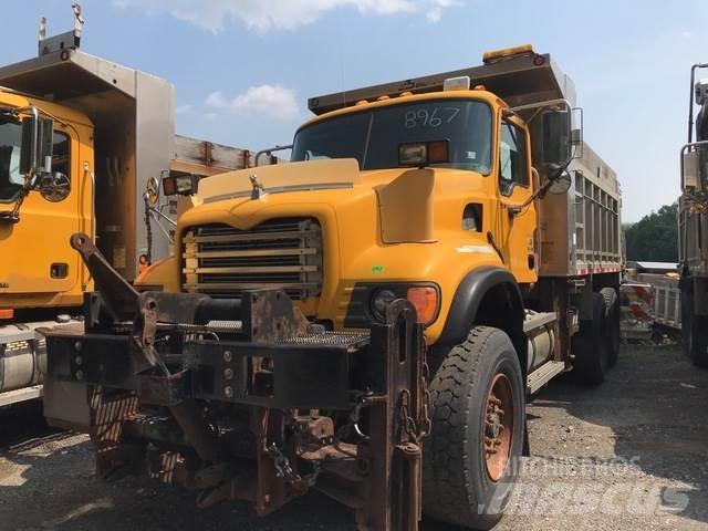 Mack CV700 제설 블레이드 및 제설기