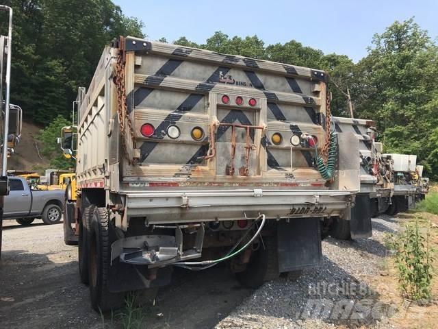 Mack CV700 제설 블레이드 및 제설기