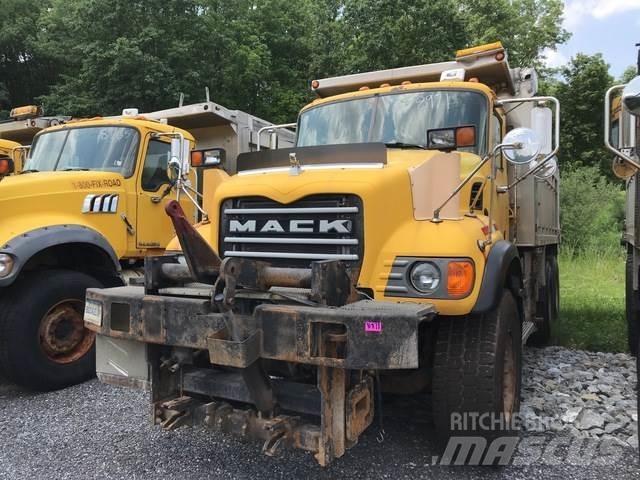 Mack CV700 제설 블레이드 및 제설기