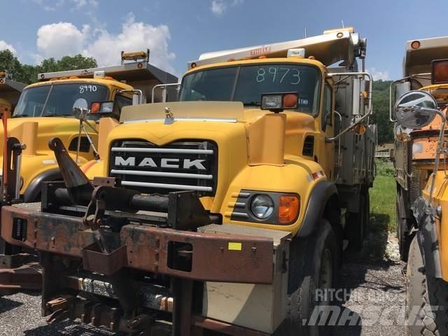 Mack CV700 제설 블레이드 및 제설기