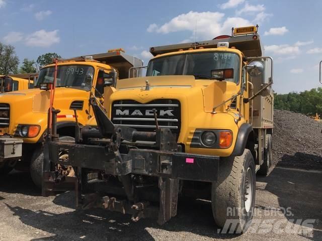 Mack CV700 제설 블레이드 및 제설기