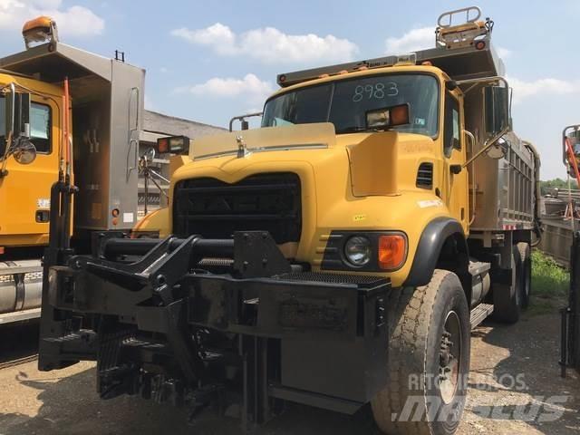 Mack CV700 제설 블레이드 및 제설기