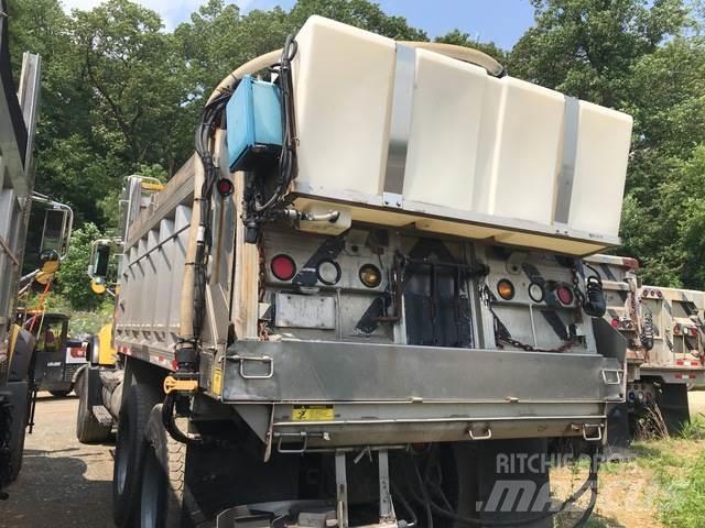 Mack CV700 제설 블레이드 및 제설기