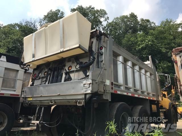 Mack CV700 제설 블레이드 및 제설기