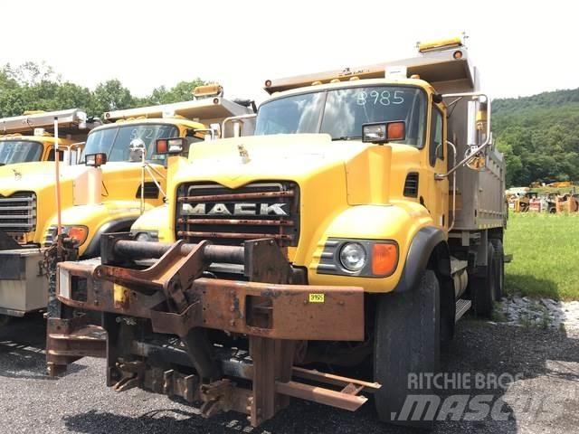 Mack CV700 제설 블레이드 및 제설기