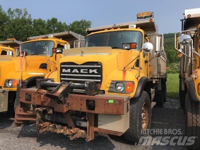 Mack CV700 제설 블레이드 및 제설기