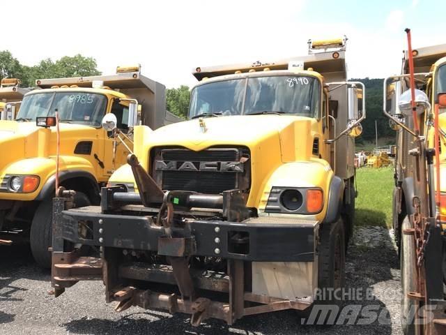 Mack CV700 제설 블레이드 및 제설기