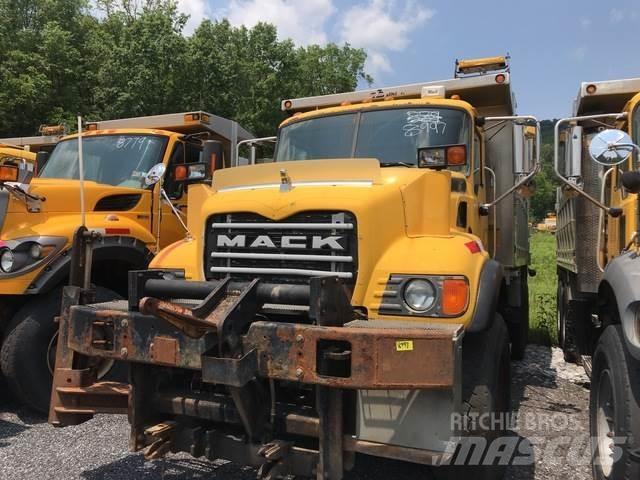 Mack CV700 제설 블레이드 및 제설기