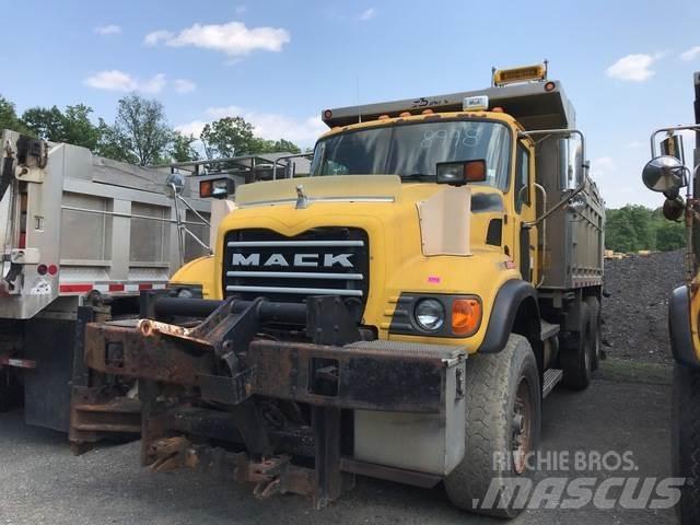 Mack CV700 제설 블레이드 및 제설기