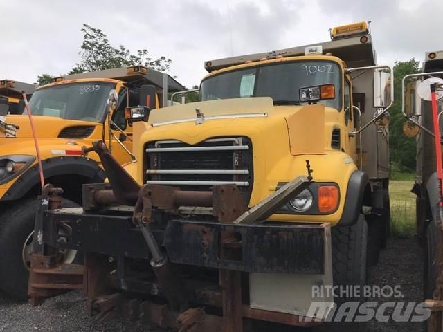 Mack CV700 제설 블레이드 및 제설기