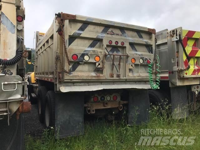 Mack CV700 제설 블레이드 및 제설기