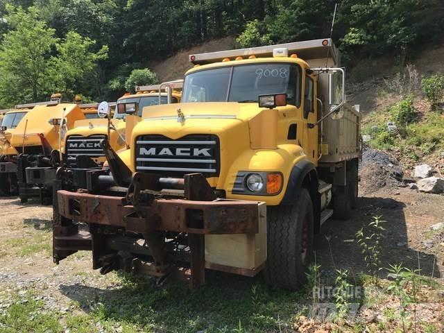 Mack CV700 제설 블레이드 및 제설기