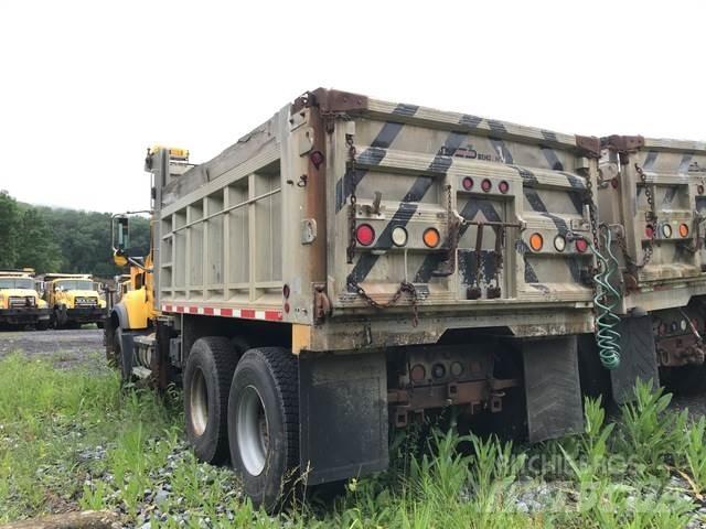 Mack CV700 덤프 트럭