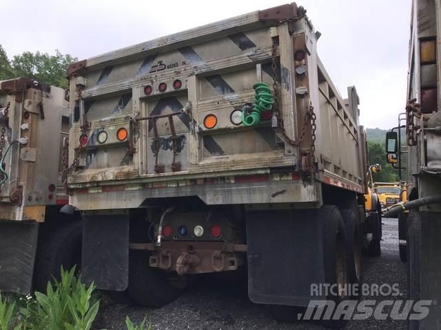 Mack CV700 제설 블레이드 및 제설기