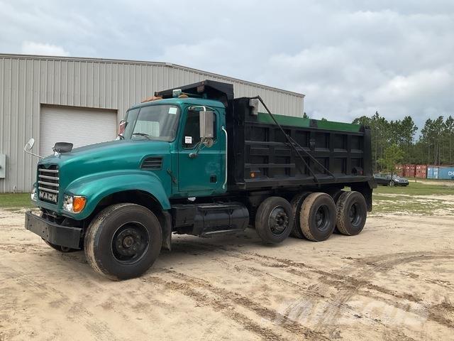 Mack CV700 덤프 트럭