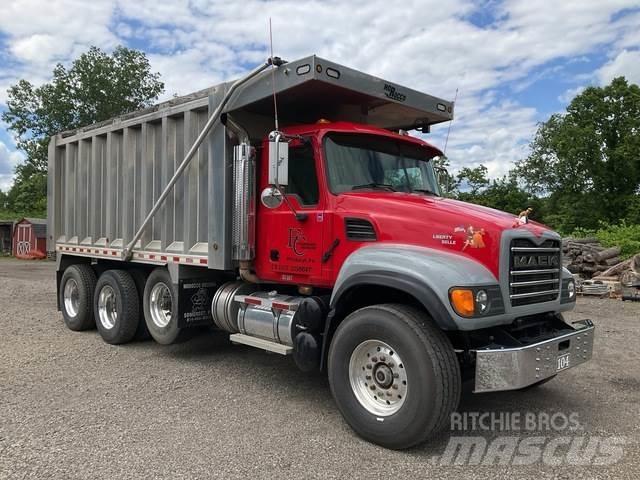 Mack CV713 덤프 트럭