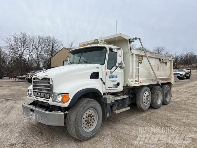 Mack CV713 덤프 트럭