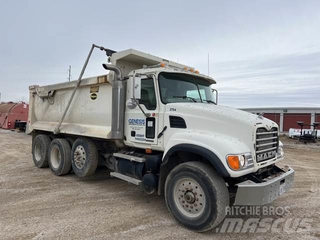 Mack CV713 덤프 트럭
