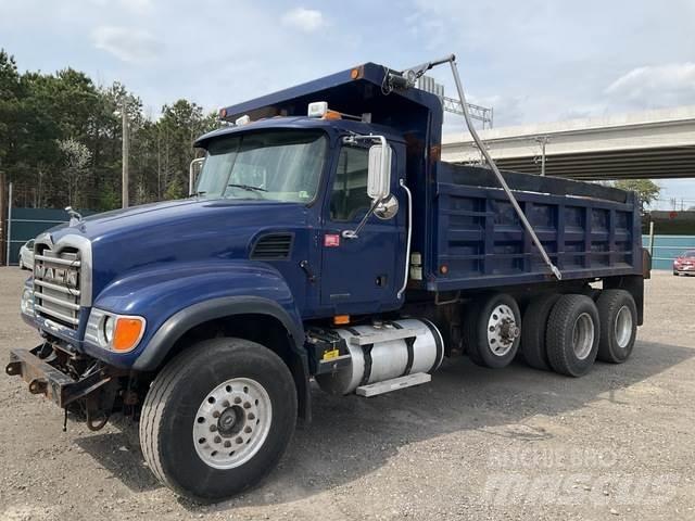 Mack CV713 덤프 트럭