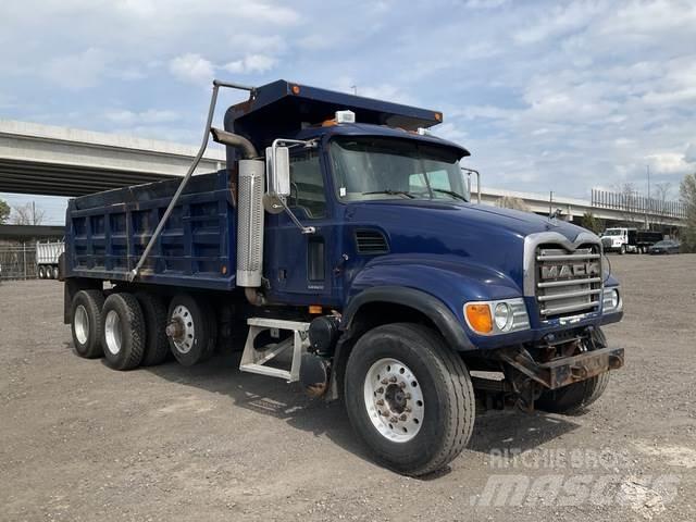 Mack CV713 덤프 트럭