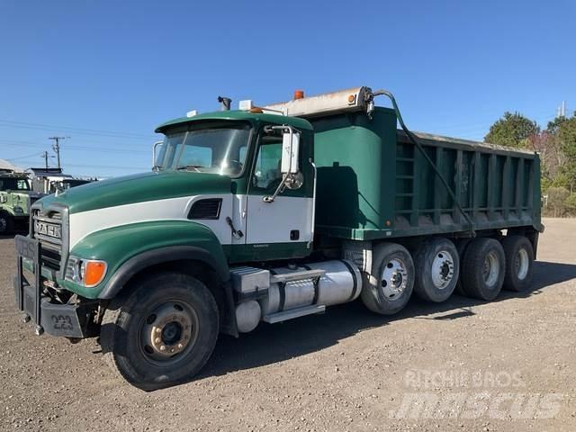 Mack CV713 덤프 트럭