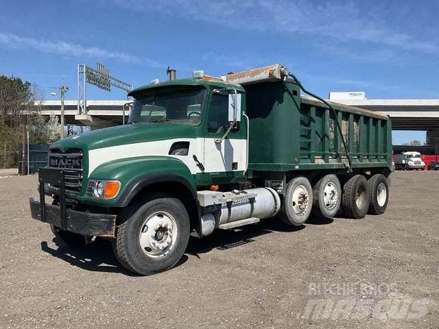 Mack CV713 덤프 트럭
