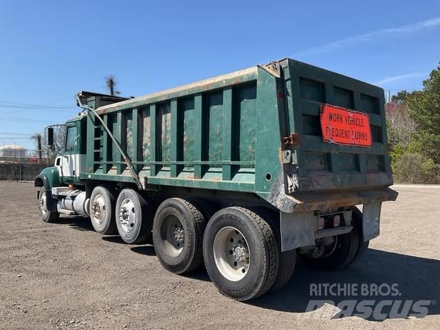 Mack CV713 덤프 트럭