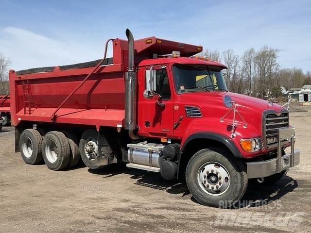 Mack CV713 덤프 트럭