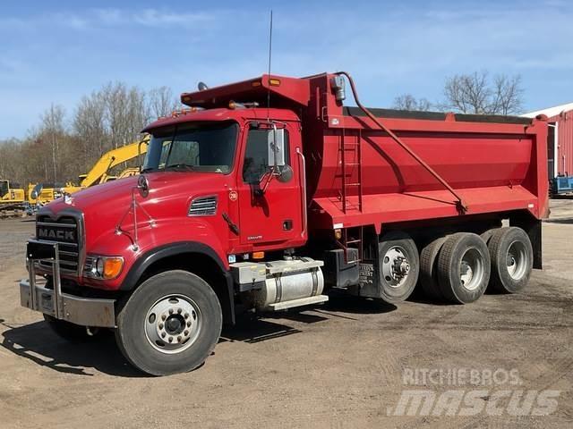 Mack CV713 덤프 트럭