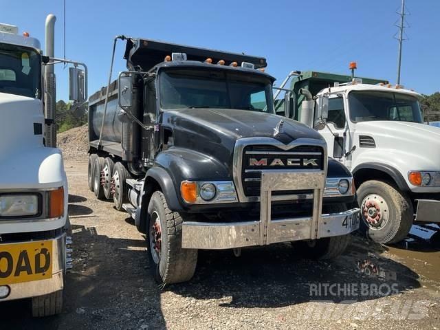 Mack CV713 덤프 트럭