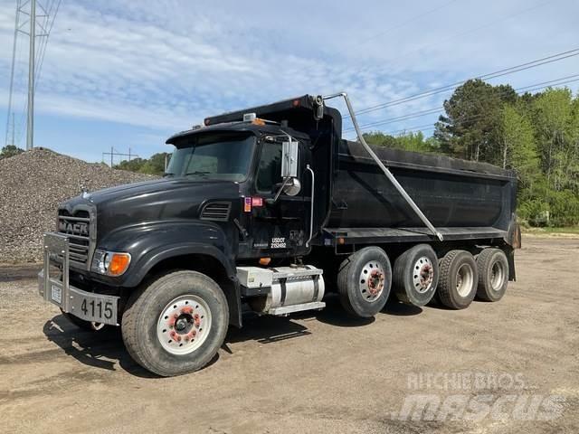 Mack CV713 덤프 트럭
