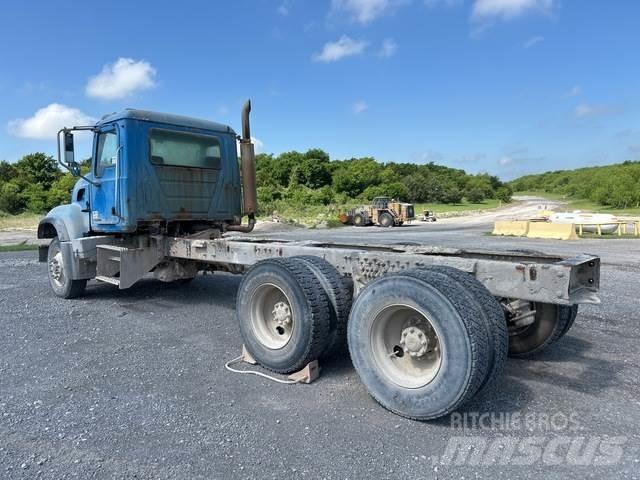 Mack CV713 캐빈 및 인테리어