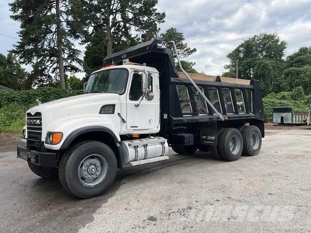 Mack CV713 덤프 트럭