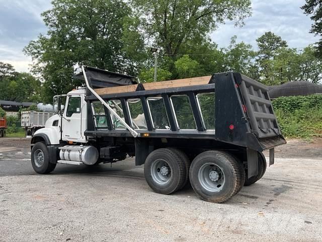 Mack CV713 덤프 트럭