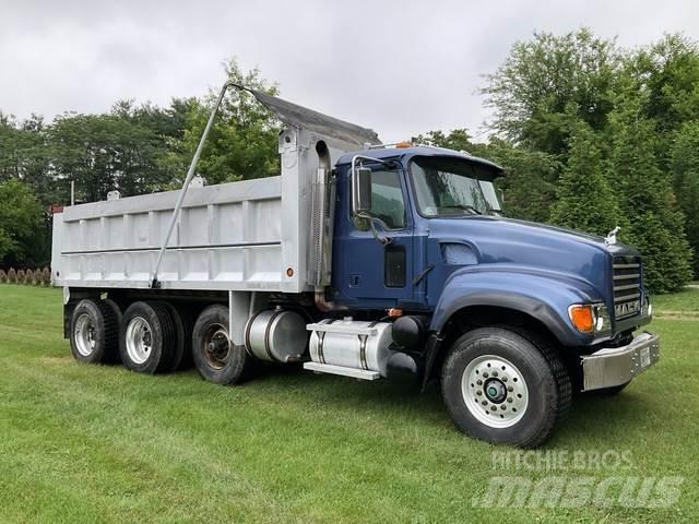 Mack CV713 덤프 트럭