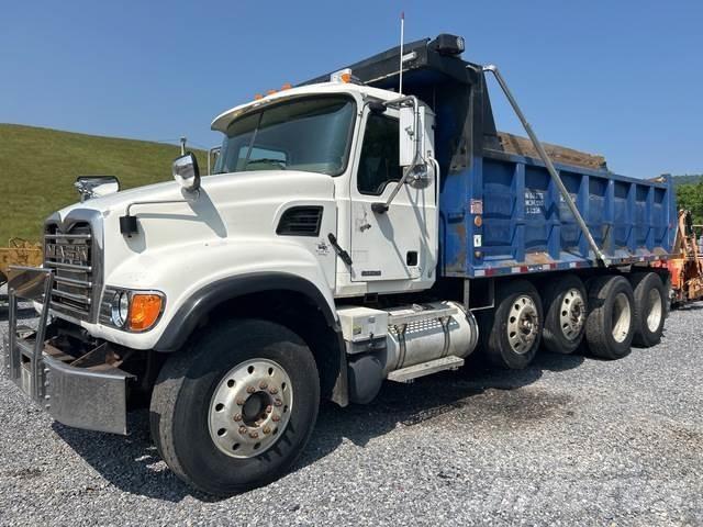 Mack CV713 덤프 트럭