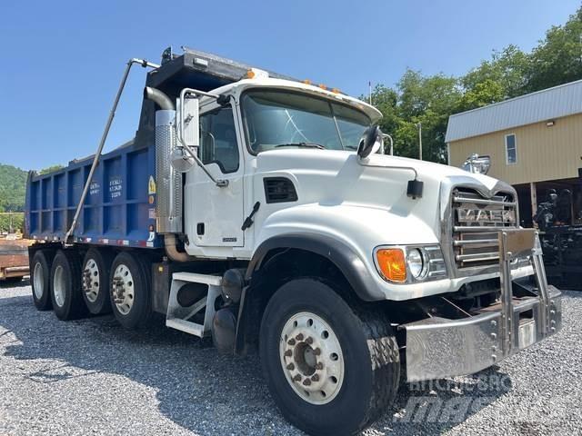 Mack CV713 덤프 트럭