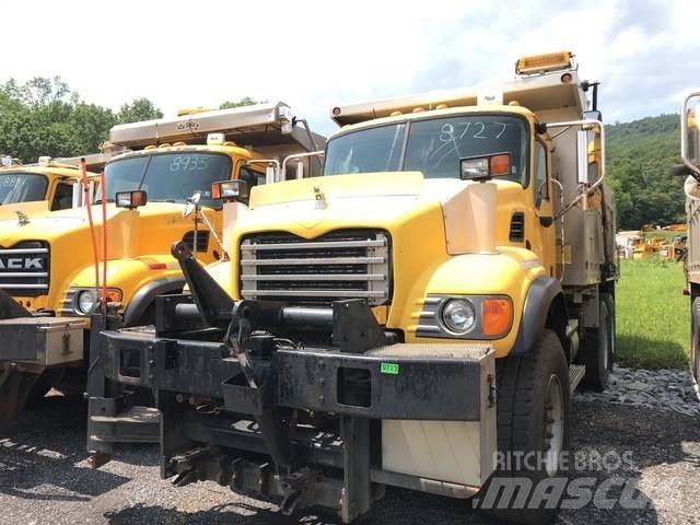 Mack CV713 제설 블레이드 및 제설기