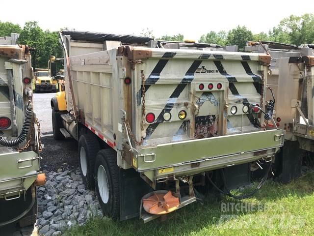 Mack CV713 제설 블레이드 및 제설기