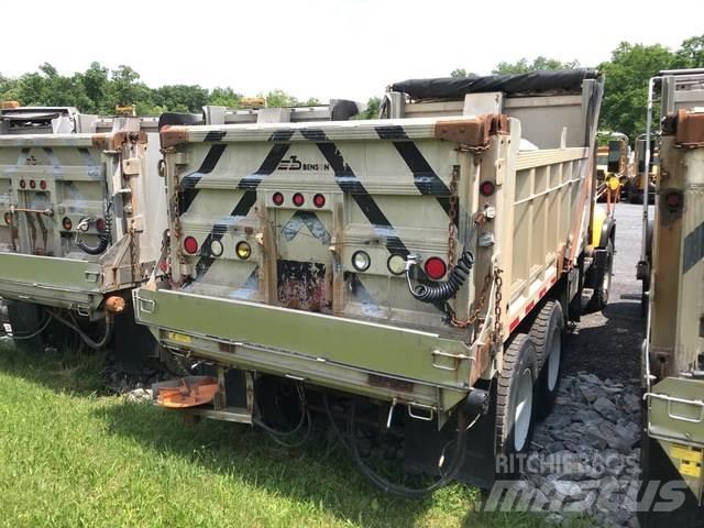Mack CV713 제설 블레이드 및 제설기