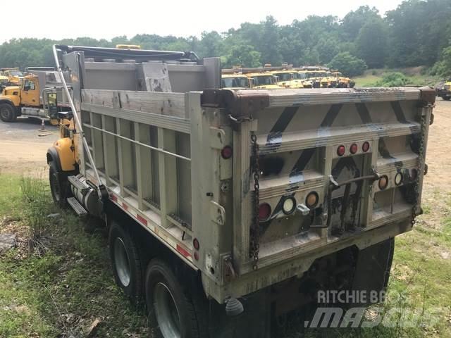 Mack CV713 덤프 트럭