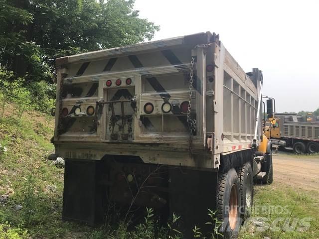 Mack CV713 덤프 트럭