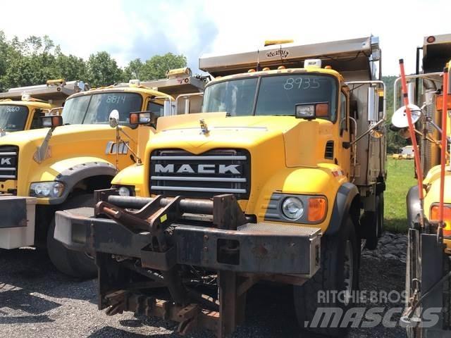 Mack CV713 제설 블레이드 및 제설기