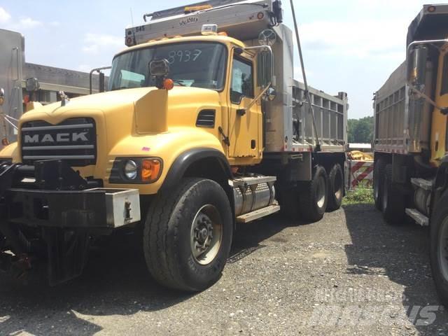 Mack CV713 제설 블레이드 및 제설기